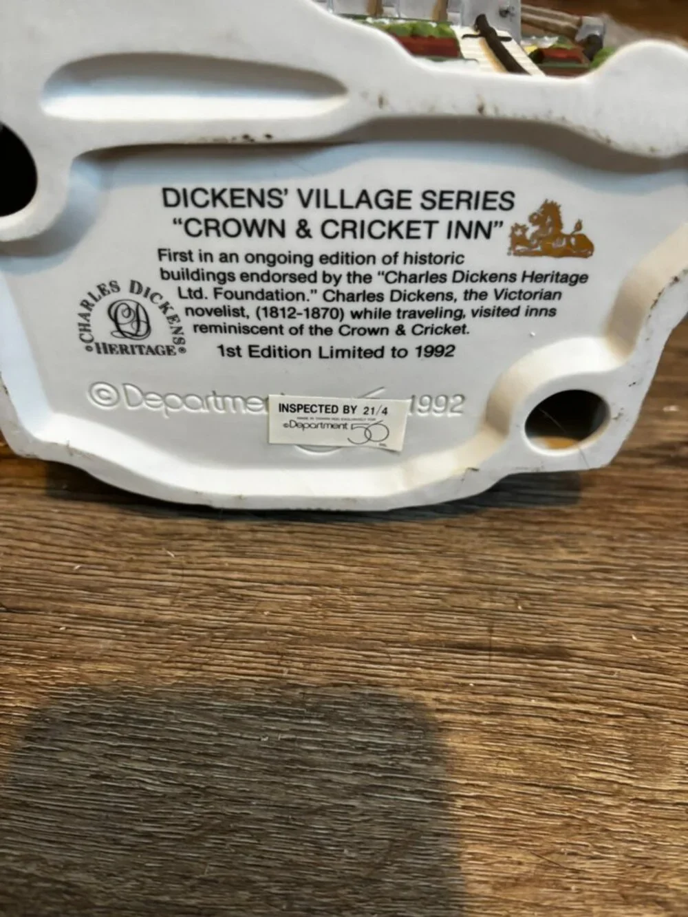 Department 56 Christmas village light up building Crown & Cricket Inn
